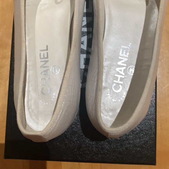 WOMENS CHANEL SIZE 41 BLACK AND WHITE LEATHER BALLET FLATS IN BOX - Picture 4 of 14